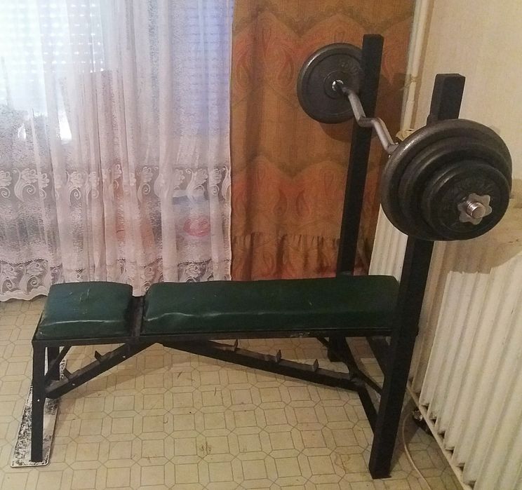 Лежанка за вдигане на тежести и Фитнес