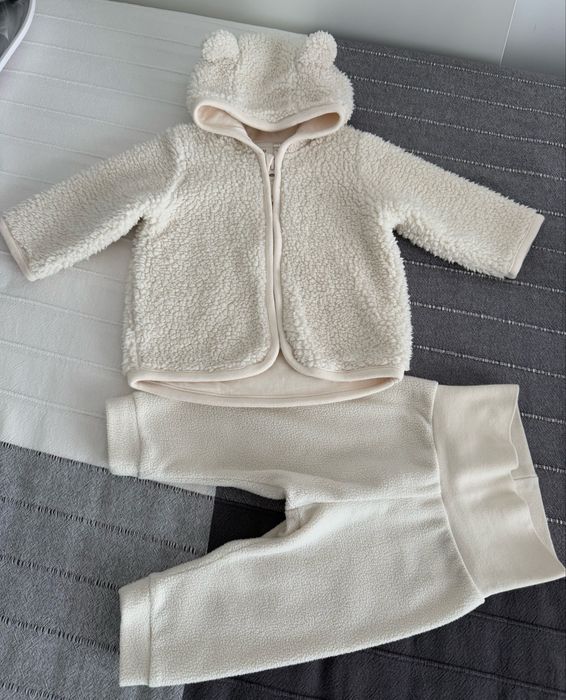 Set 2 piese jacheta si pantalonasi fleece marime 62, H&M