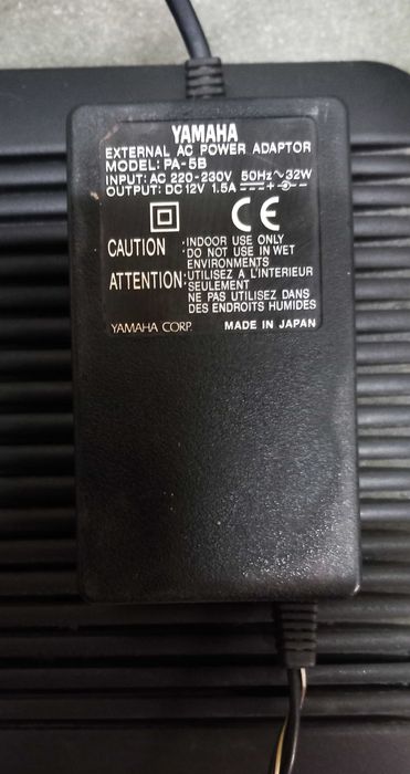 Продавам  2 броя синтезатори!