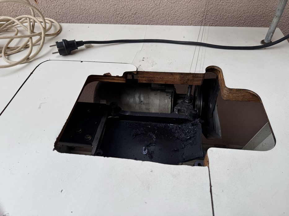 Masa de masina cu motor