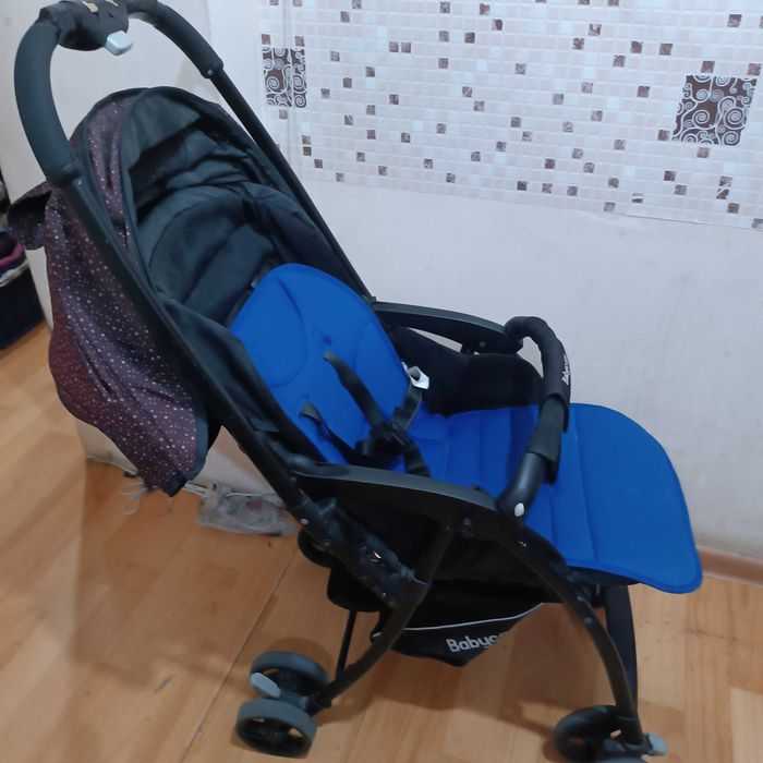 Детская  коляска  складная.