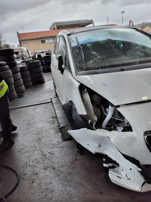 пежо 5008 2.0bluhdi/1.6hdi 2016 peugeot 5008 2.0bluhdi/1.6hdi на части
