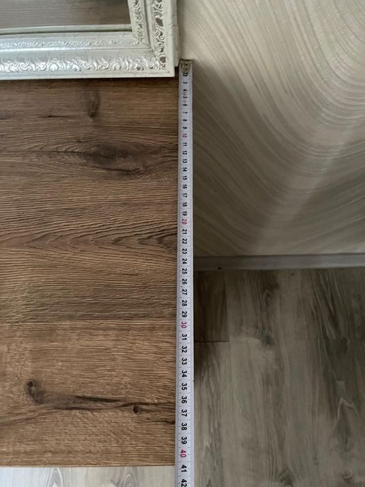 Зеркало и тумба,