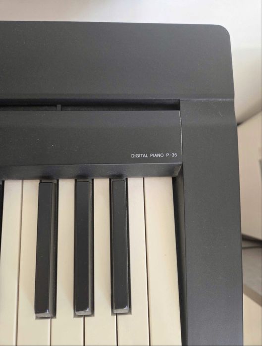 Orga Yamaha 8 octave cu stativ si pedala incluse