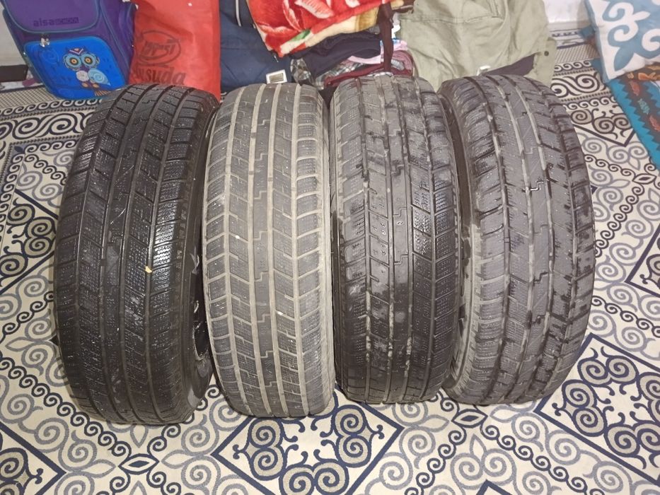 Машина Рено  шины