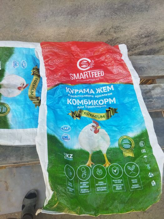 Обычные мешки от корма разные