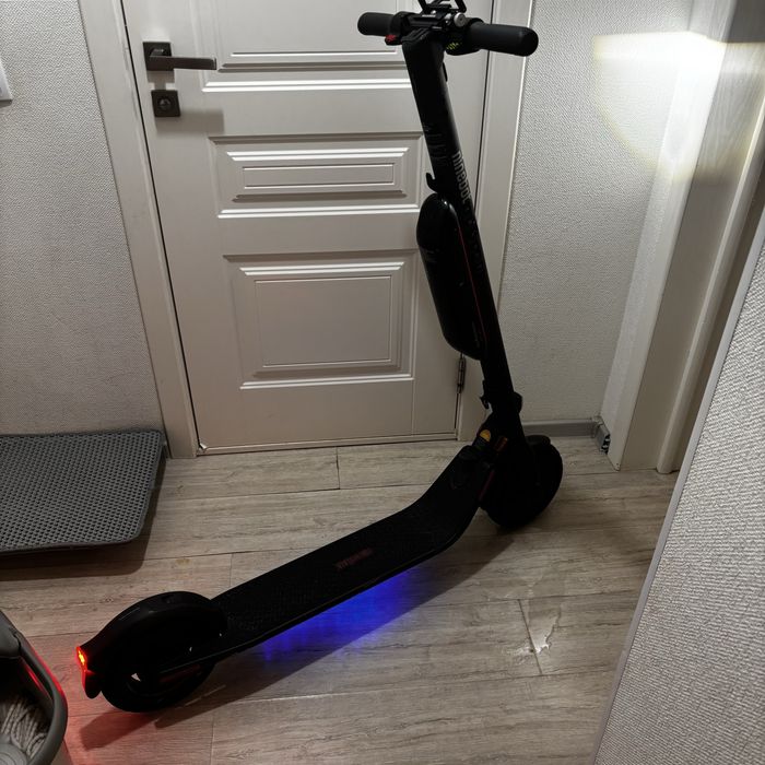 Продам электросамокат Ninebot KickScooter