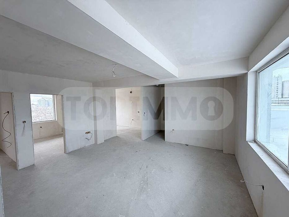 Тристаен апартамент с панорамна гледка в Балчик