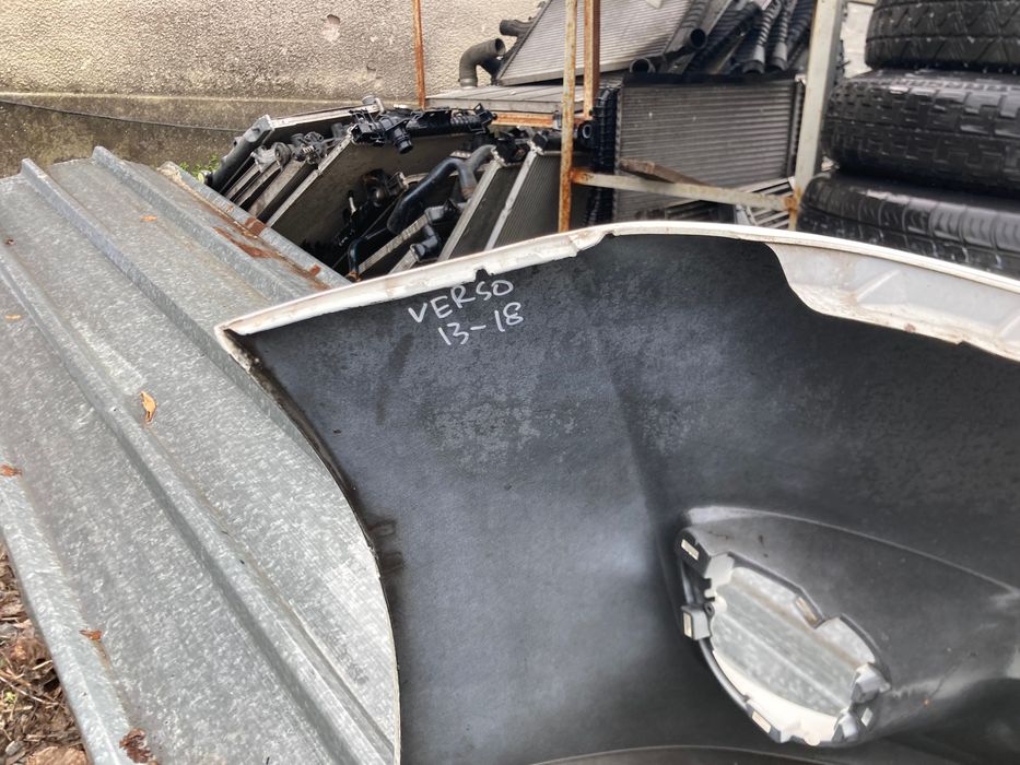 Toyota Verso. Тойота Версо. Предна броня. 13-18. Оригинална.