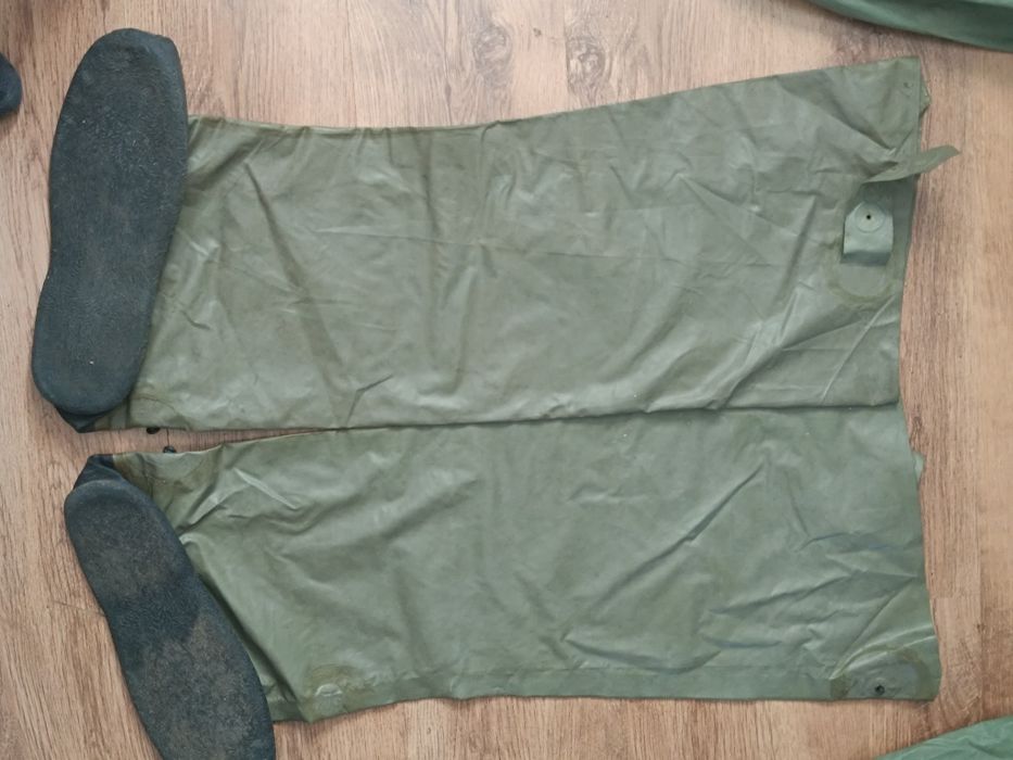 Set militar de protecție chimică în condiții bune