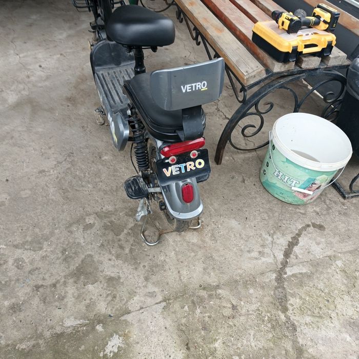 Продам мопед ветро едит около 50 км ч