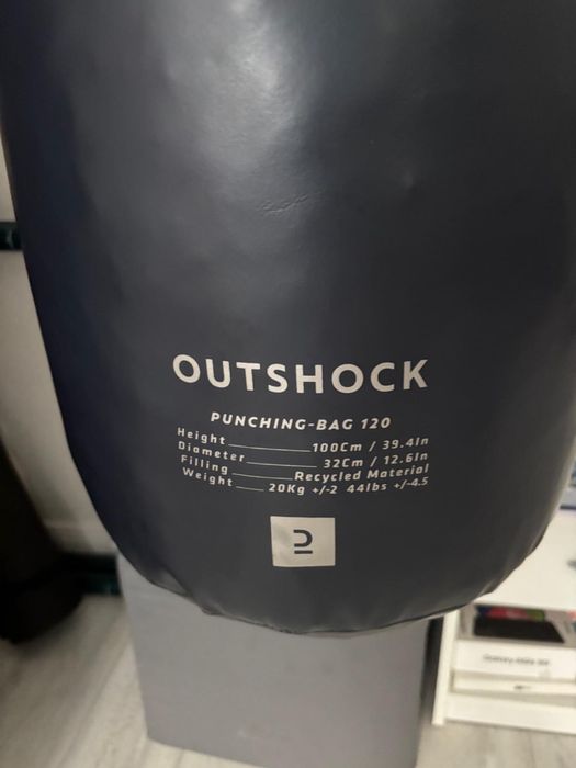 OUTSHOCK Sac de box 20 kg + Sistem Fixare Perete