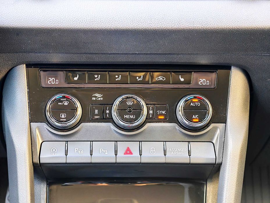 Skoda Karoq 1.5 TSI 150 CP DSG | Piele | Încălzire Staționară | ACC | Keyless | CarPlay/Android Auto Wireless | Navi