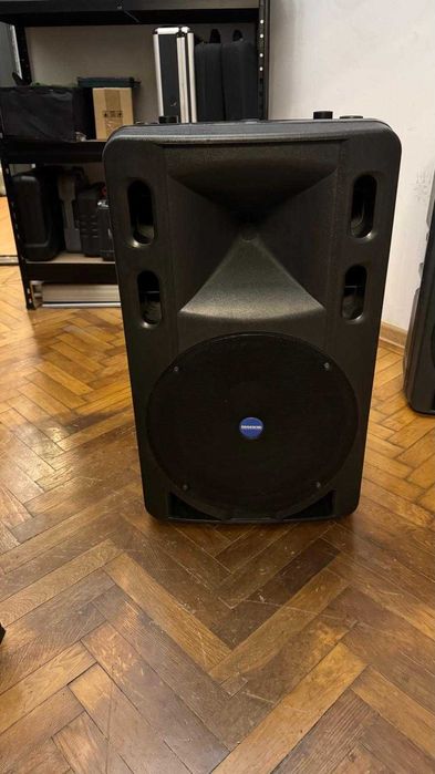 Vând 4 boxe active  2 x Mackie TOP + 2 x RCF SUB – ideal DJ/evenimente