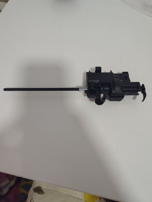 Actuator închidere hayon piesă 8200312600 – Se potrivește Renault Clio III Captur Megane Scenic Laguna Qashqai
Nou nefolosit