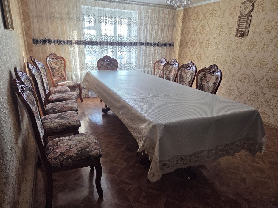 Стол для ресторанов или кафе,для посиделок!