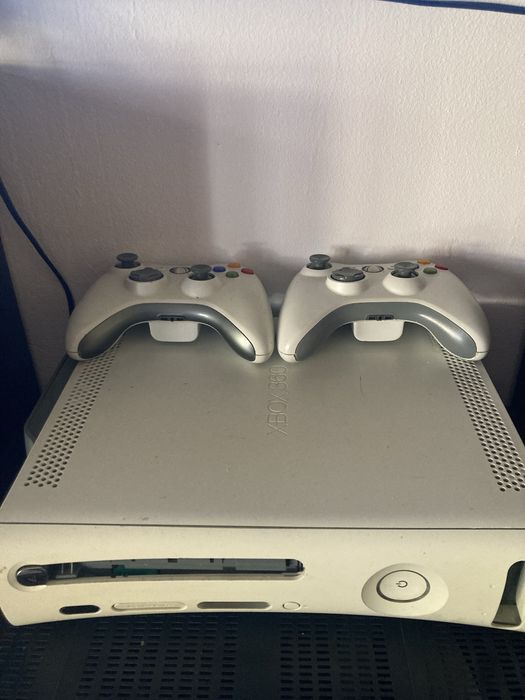 Vand xbox 360 + xbox pro one