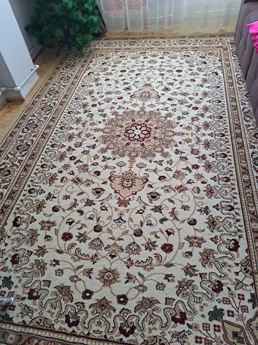 Продам ковёр 2,5 на 4 метра