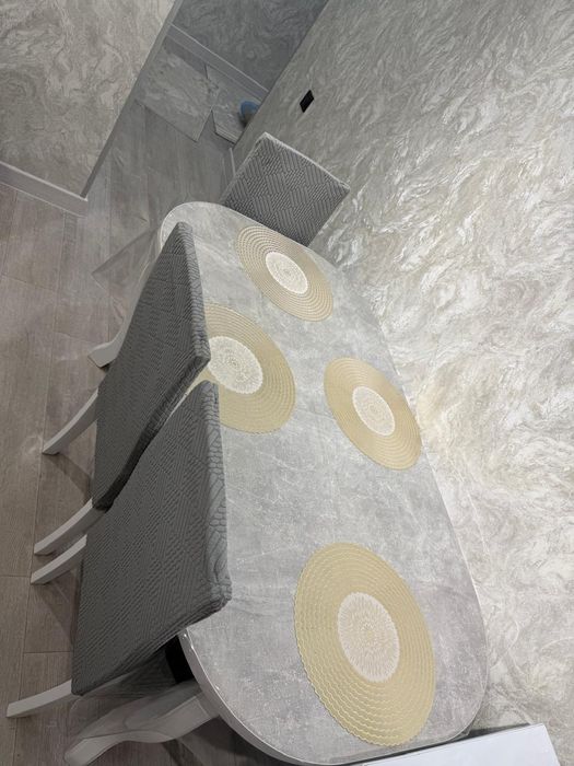 Продам кухонный стол