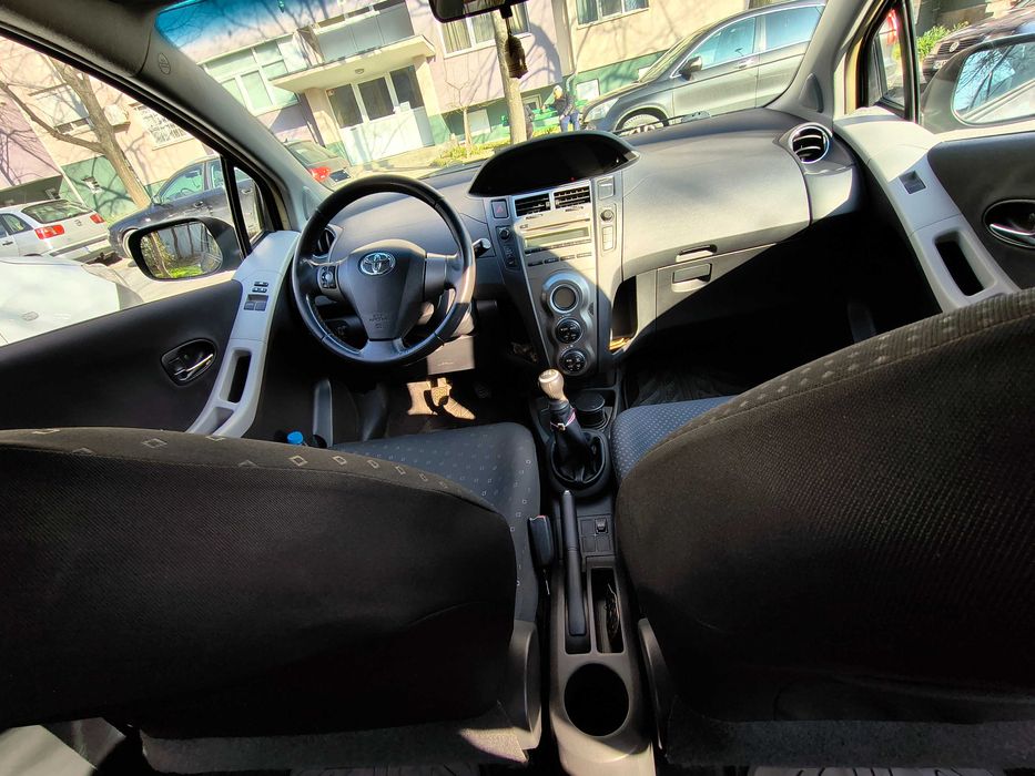 Тойота Ярис Газ- Бензин