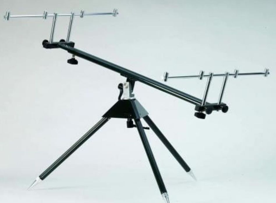 Set complet rodpod + 3 lansete cu mulinete crap SERT, 3,60m, doua tronsoane
