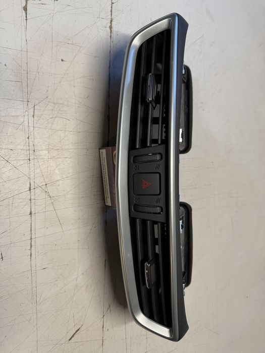 Grila aerisire centrala nissan qashqai