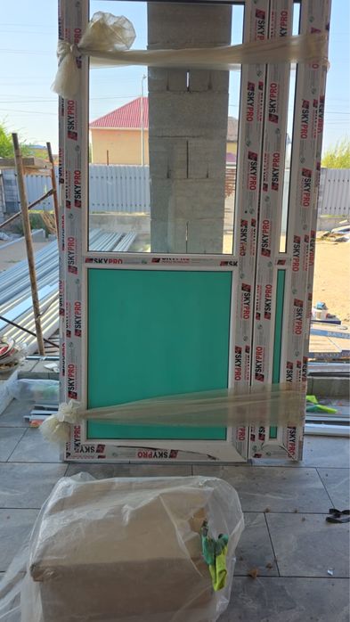 Пластиковая двустворчатая дверь