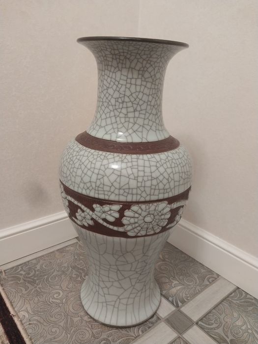 Большая напольная ваза
