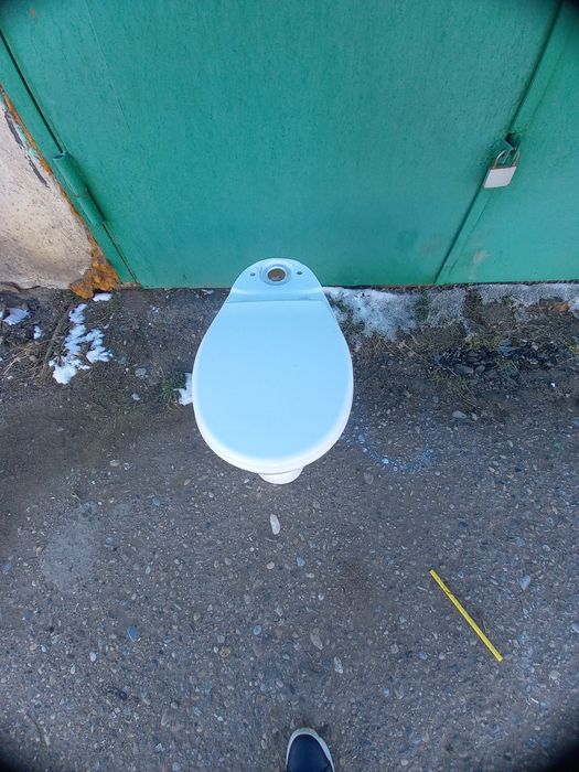 Продается унитаз.