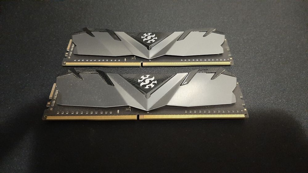 Memorii RAM DDR4 2x8Gb 3200Mhz(OC)