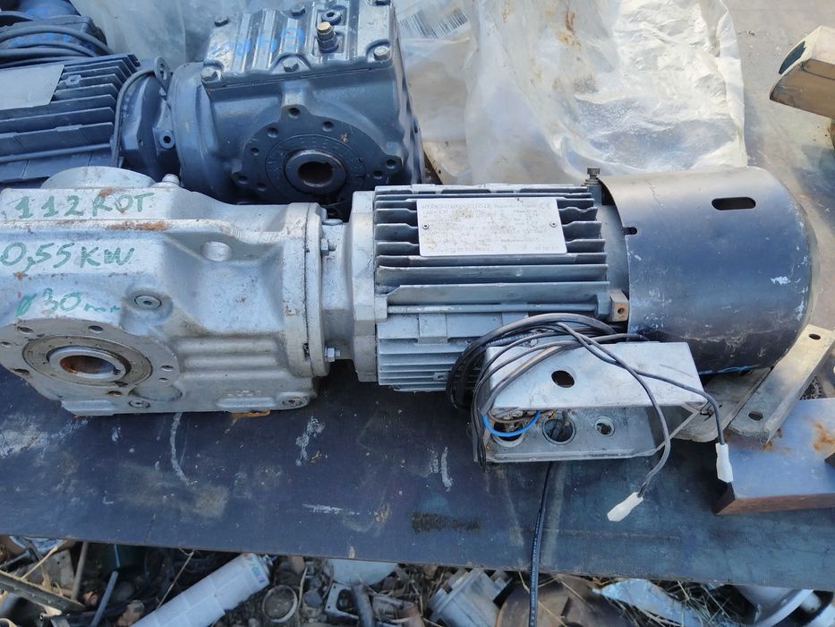 Reductor cu motor 112 rotații putere 0,55 kw