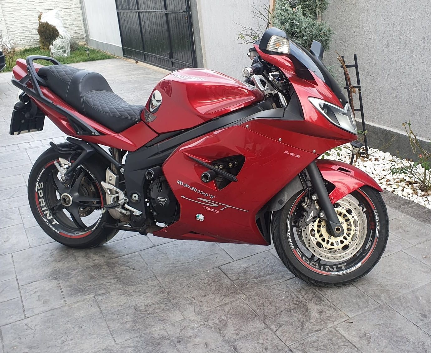 Triumph sprint st 1050 olx top