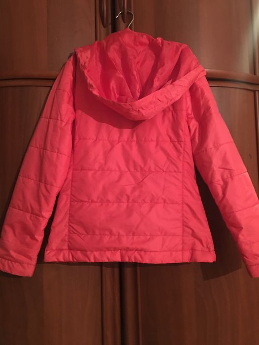 Продам легкую куртку для весны