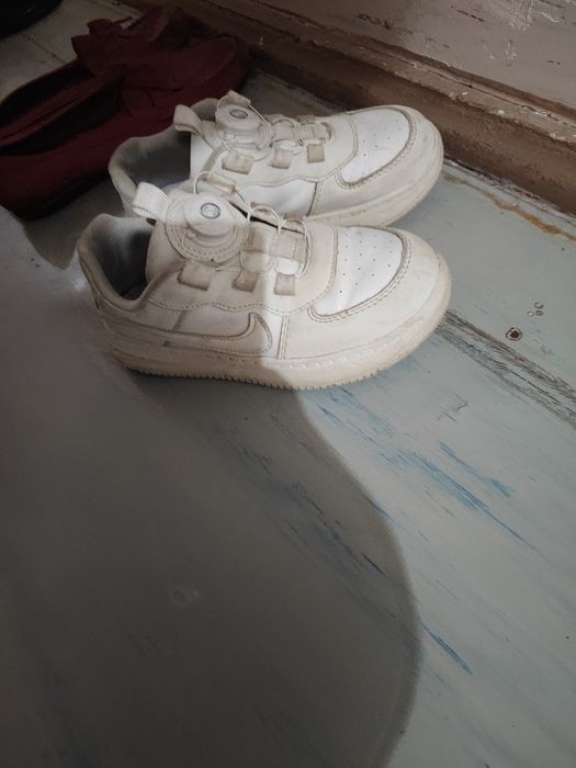 Крассовки белые целые