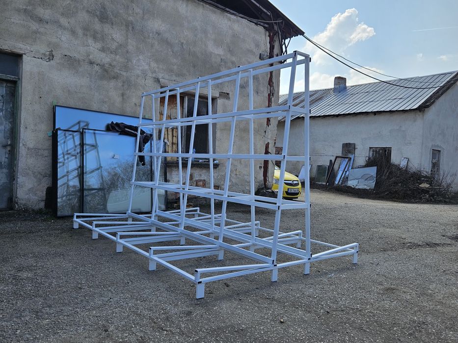 Пирамида за дограма