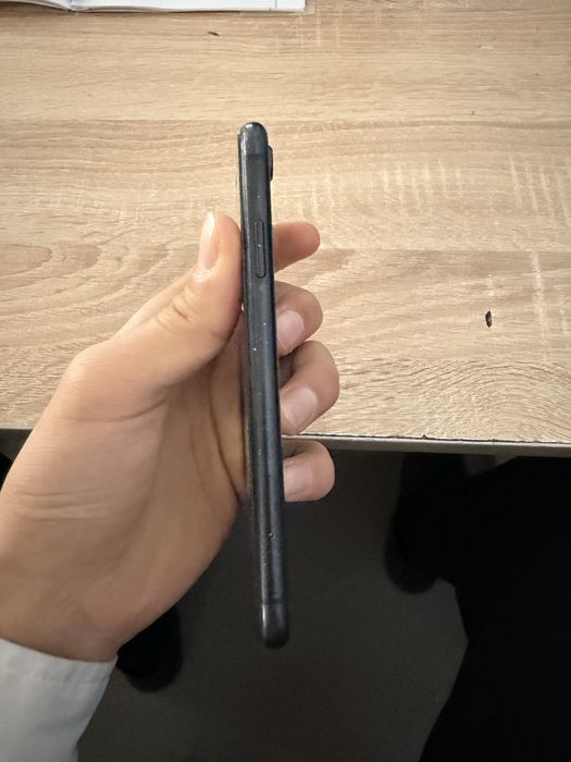 iPhone XR на гарантии