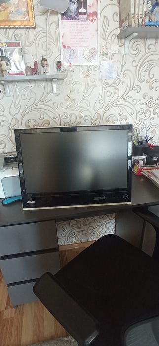 Монитор б/у в хорошем состоянии