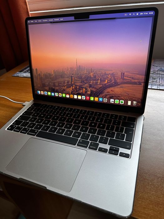 MacBook Air 13" M3 Nou, full box, sanatate baterie 100%, Garantie