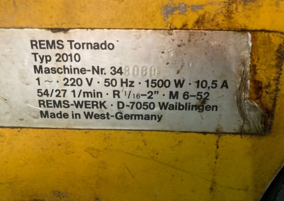 Продавам винтонарезна машина (струг за тръби) REMS Tornado 2010