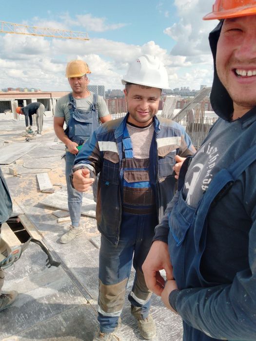 Монолитчик бригада, 15 йиллик стажга эга.