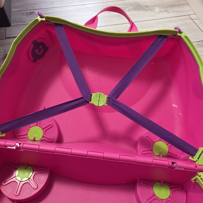 Розов детски куфар Trunki
