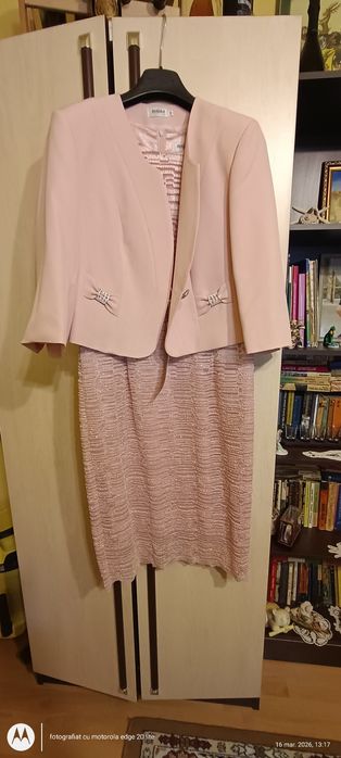 Vand urgent costum ne folosita marimea 46