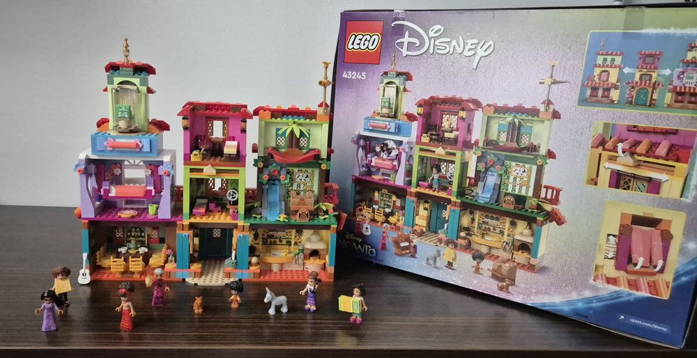 Set  Lego 43245,Casa Madrigal,  complet, cutie, manual.