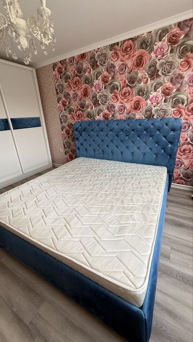 Двуспальная кровать