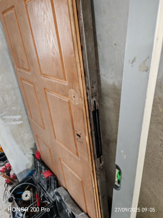 Екстериорна блиндирана входна врата Солидрана входна врата комплект