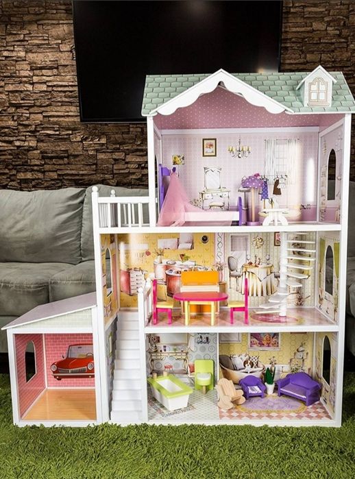 Красивый кукольный домик