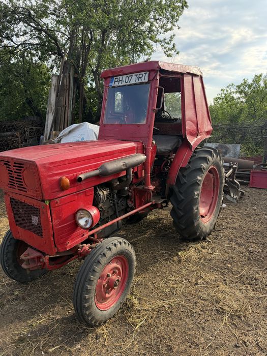 Tractor U445 cu Prasitoare Vie
