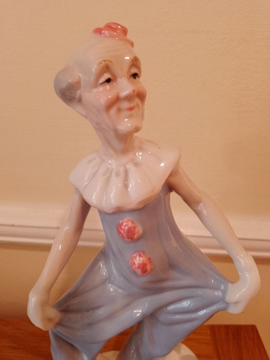 Два порцеланови клоуна