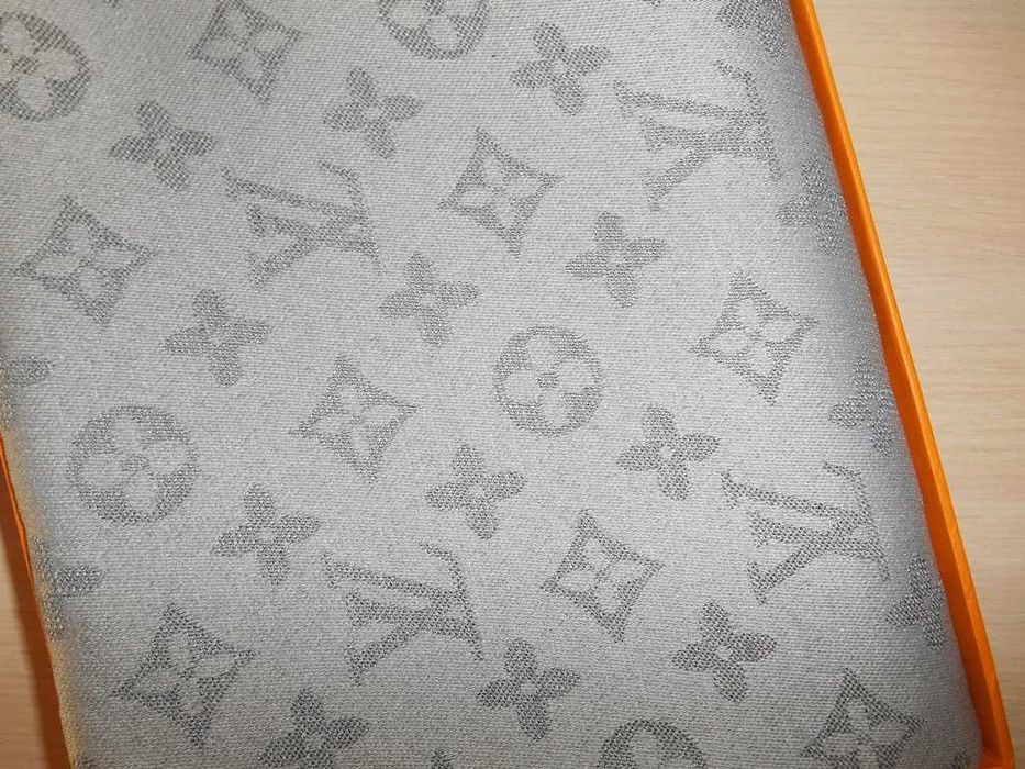 in stoc Eșarfă pentru femei Louis Vuitton 0337