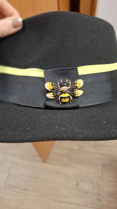 Филцова шапка Brickyou с брошка